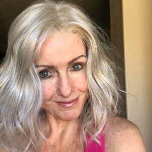 Belle Tress Columbia Wig is Coconut Silver Blonde NWT